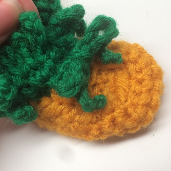 HP🍍Pineapple baby hat and shoe set crochet 0-3mo - Picture 8 of 8